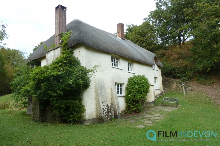 Unique 16th Century Thatched Cottage Ideal Location For Filming In